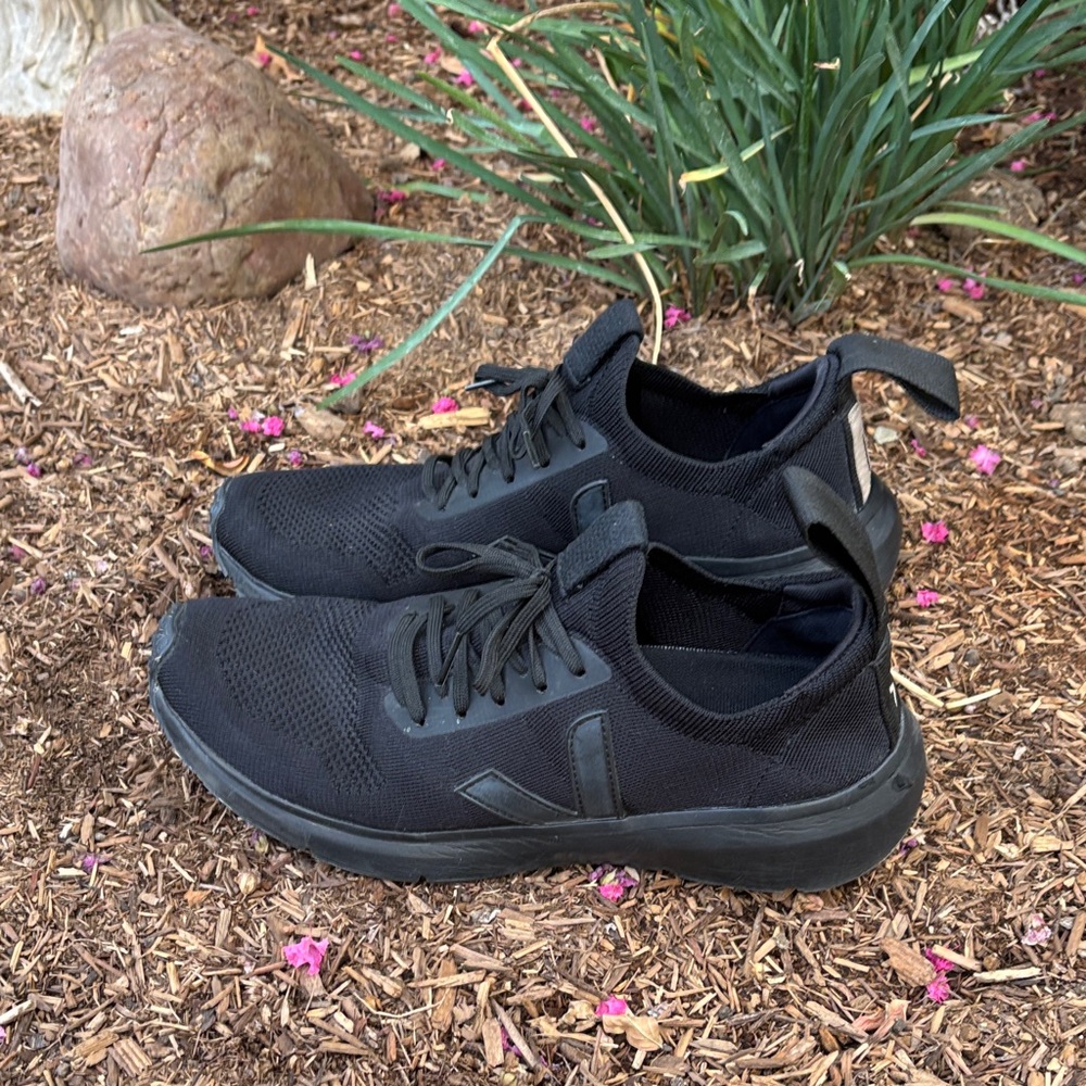 Veja Men's Black Sneakers